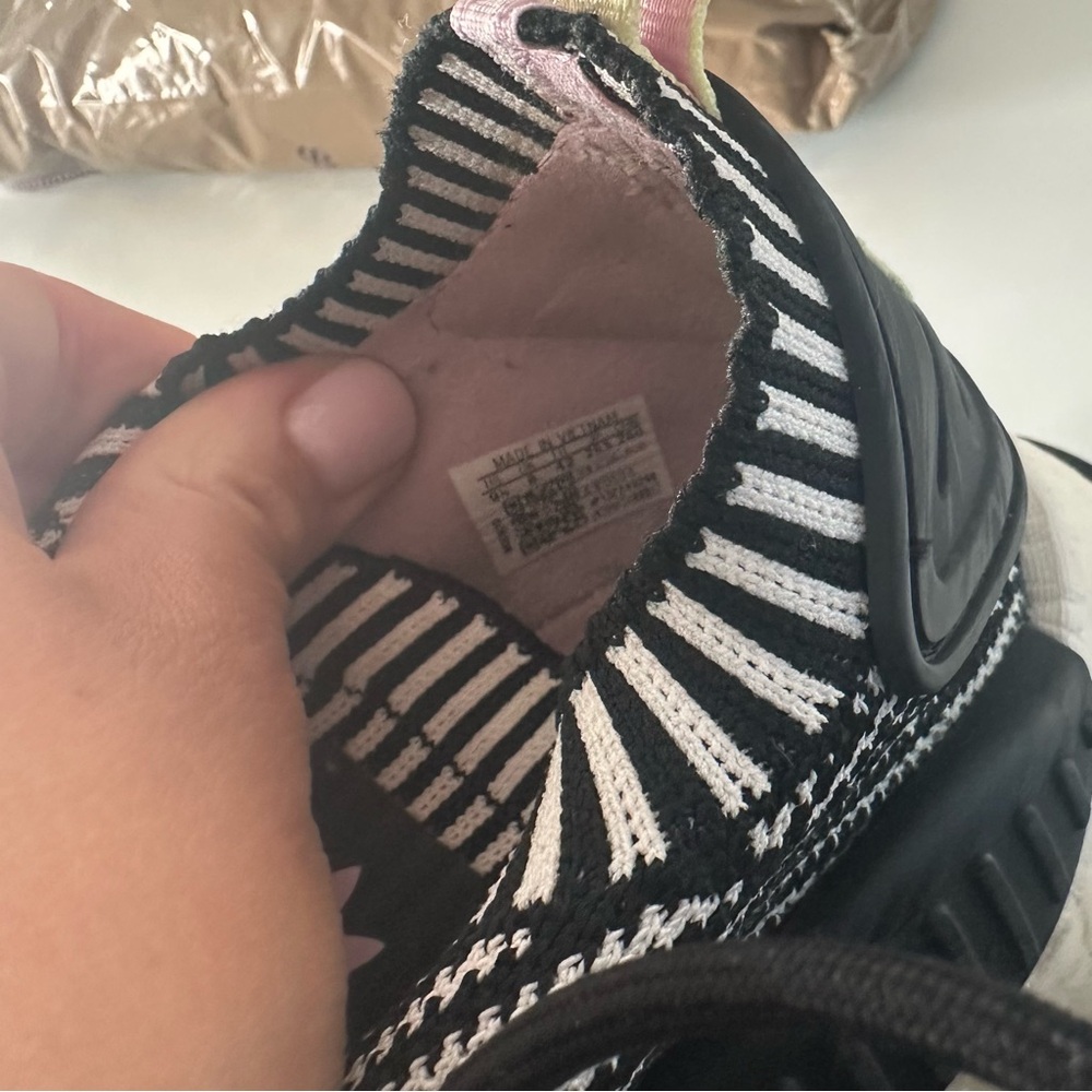 NMD_W1 - Picture 5 of 5